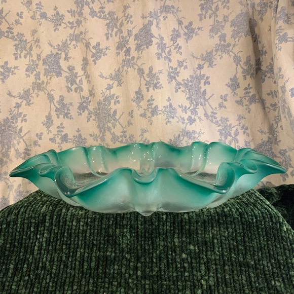 VTG Mikasa Spruce Green Ruffled Edge Frosted Glass Christmas Story 13" Platter - Picture 6 of 13